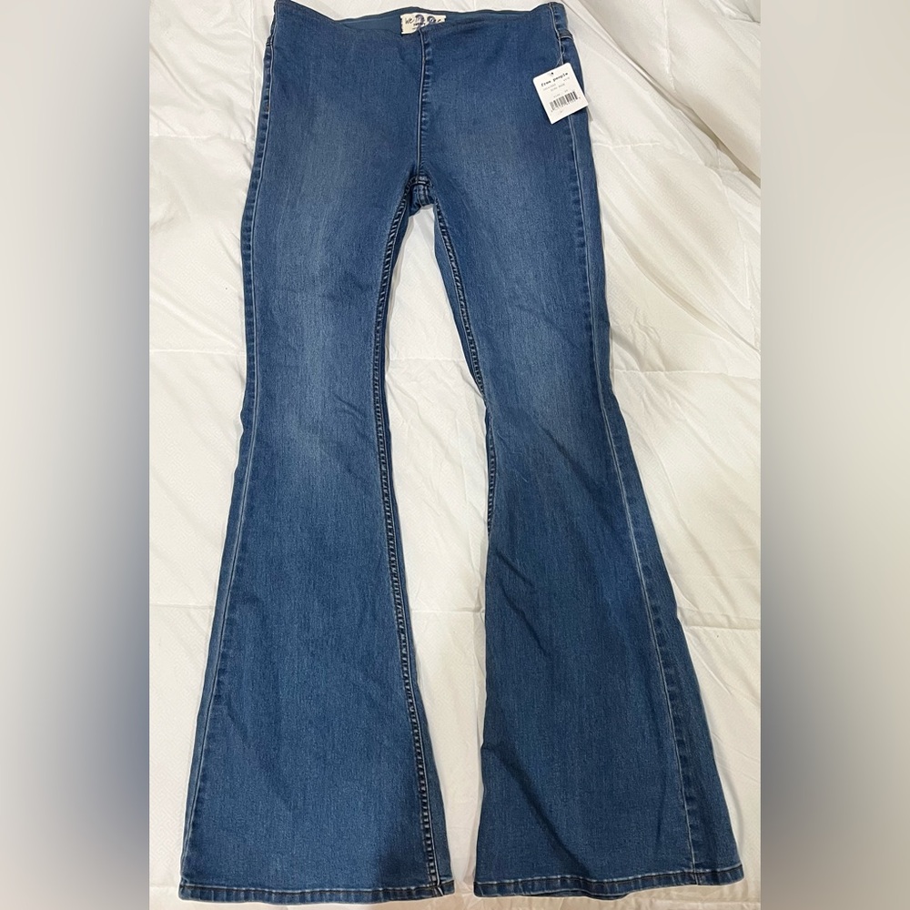 FREE PEOPLE / We The Free / NWT Penny Pull-On Flare Jeans /Echo Blue Wash/Sz 28